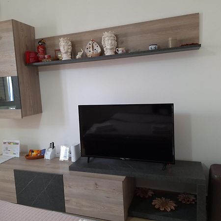 "Maretna" Apartment Mascali Bagian luar foto