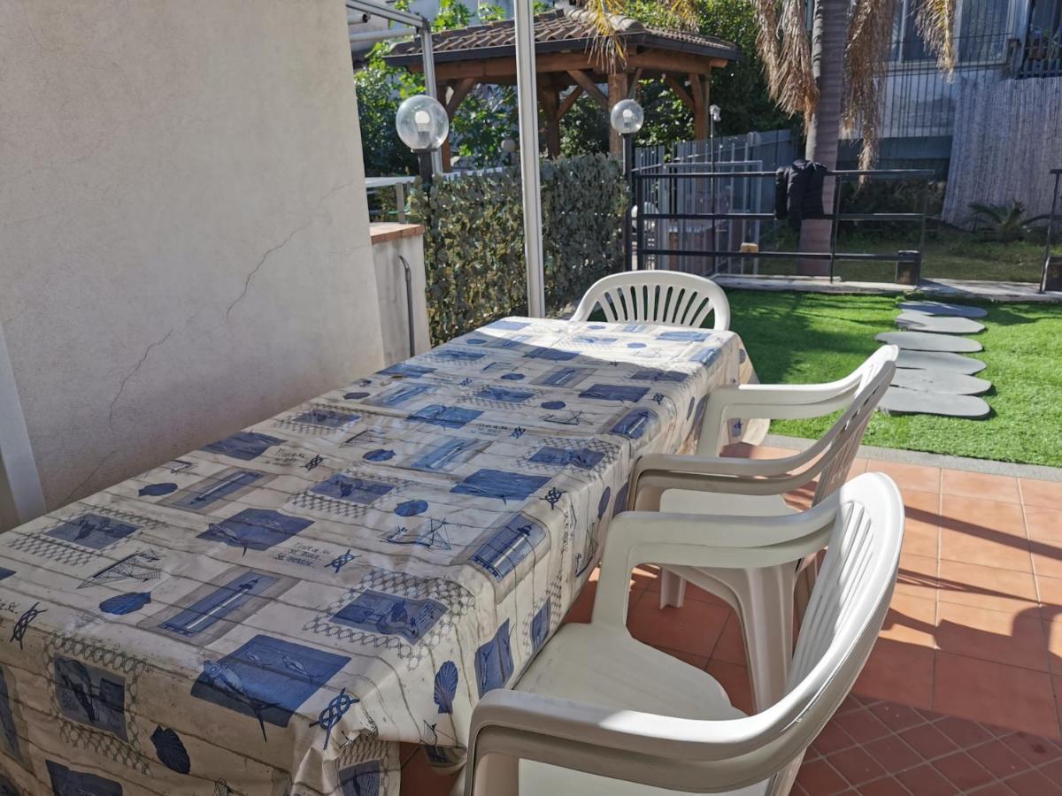 "Maretna" Apartment Mascali Bagian luar foto