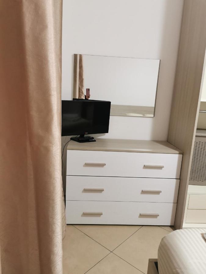"Maretna" Apartment Mascali Bagian luar foto