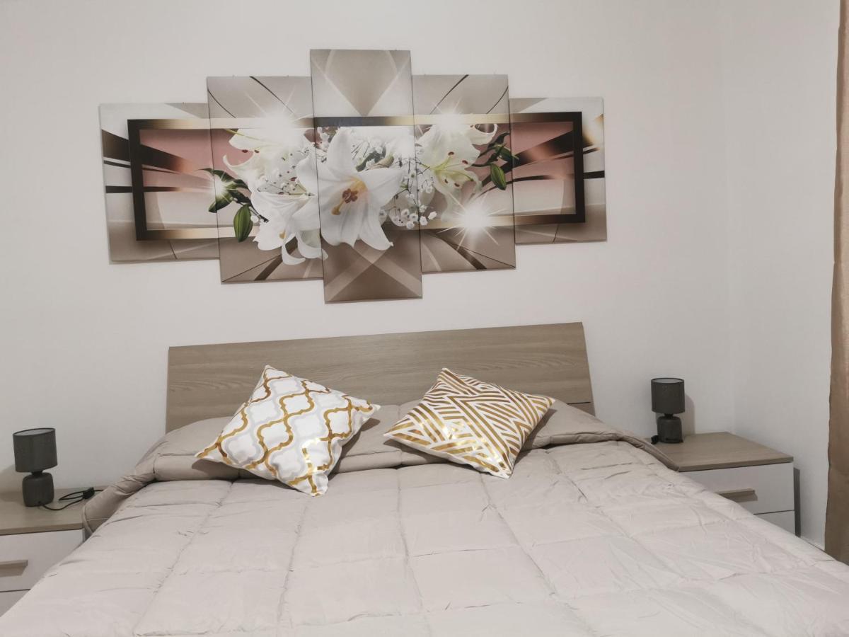 "Maretna" Apartment Mascali Bagian luar foto