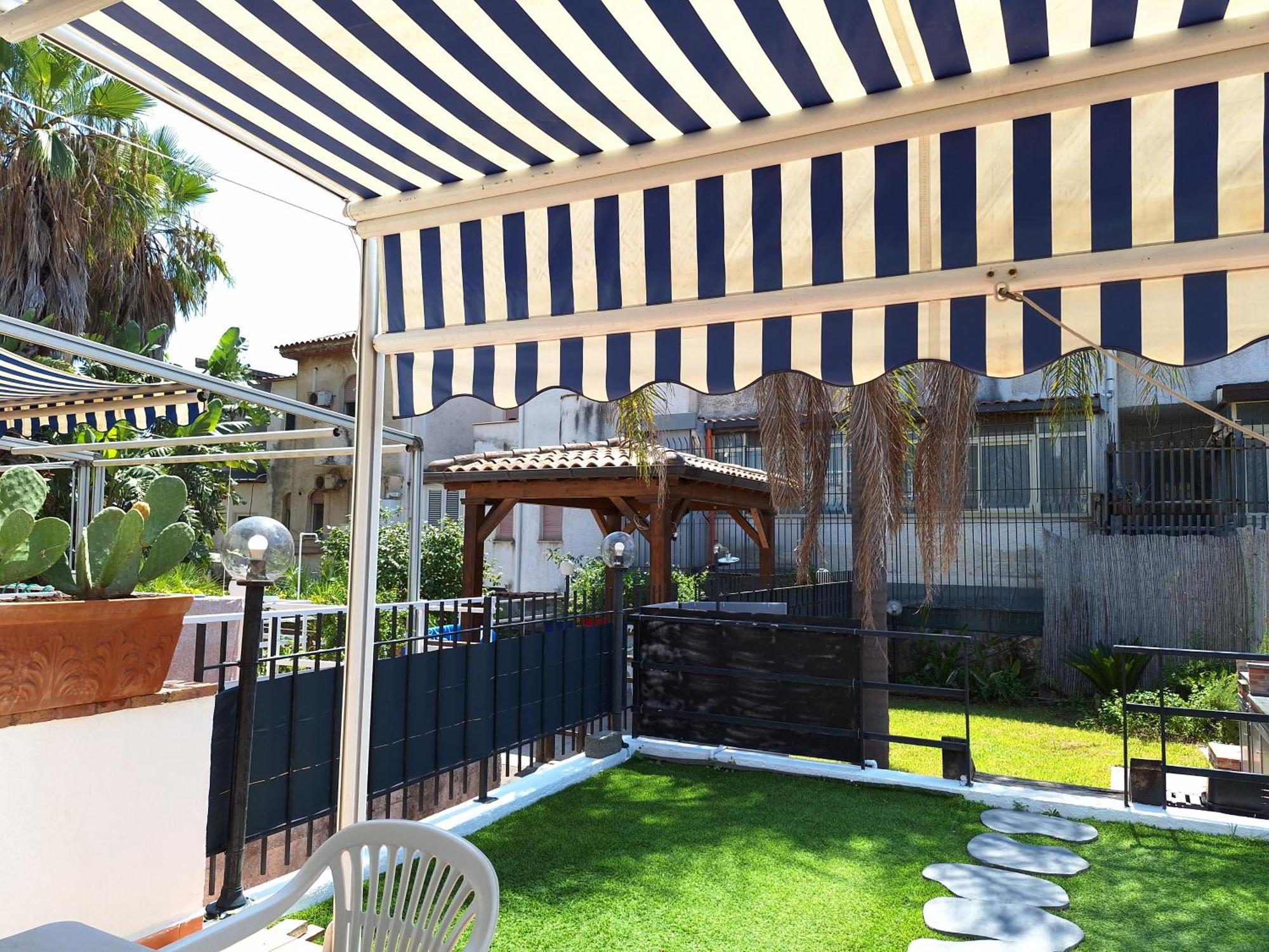 "Maretna" Apartment Mascali Bagian luar foto
