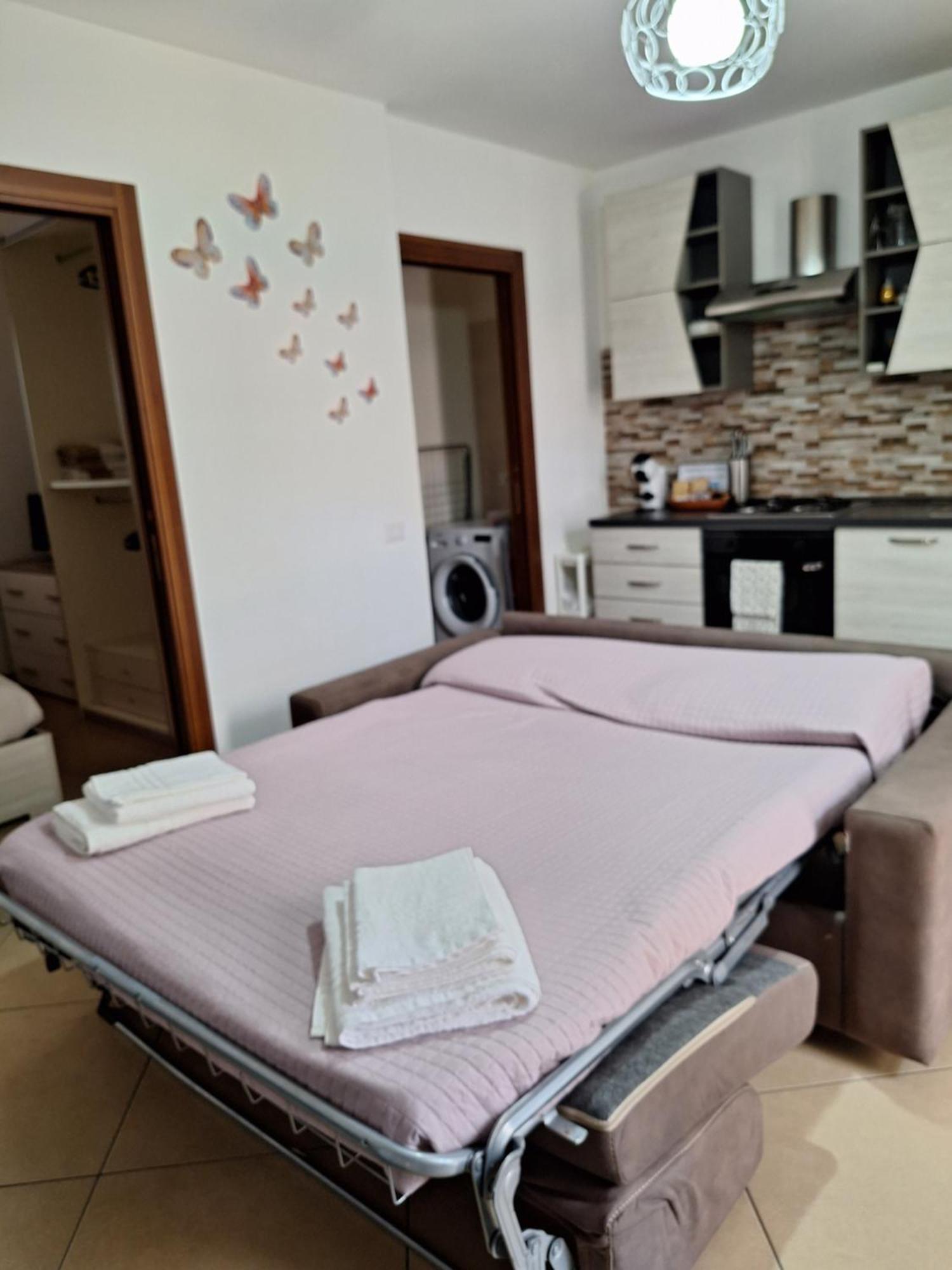 "Maretna" Apartment Mascali Bagian luar foto