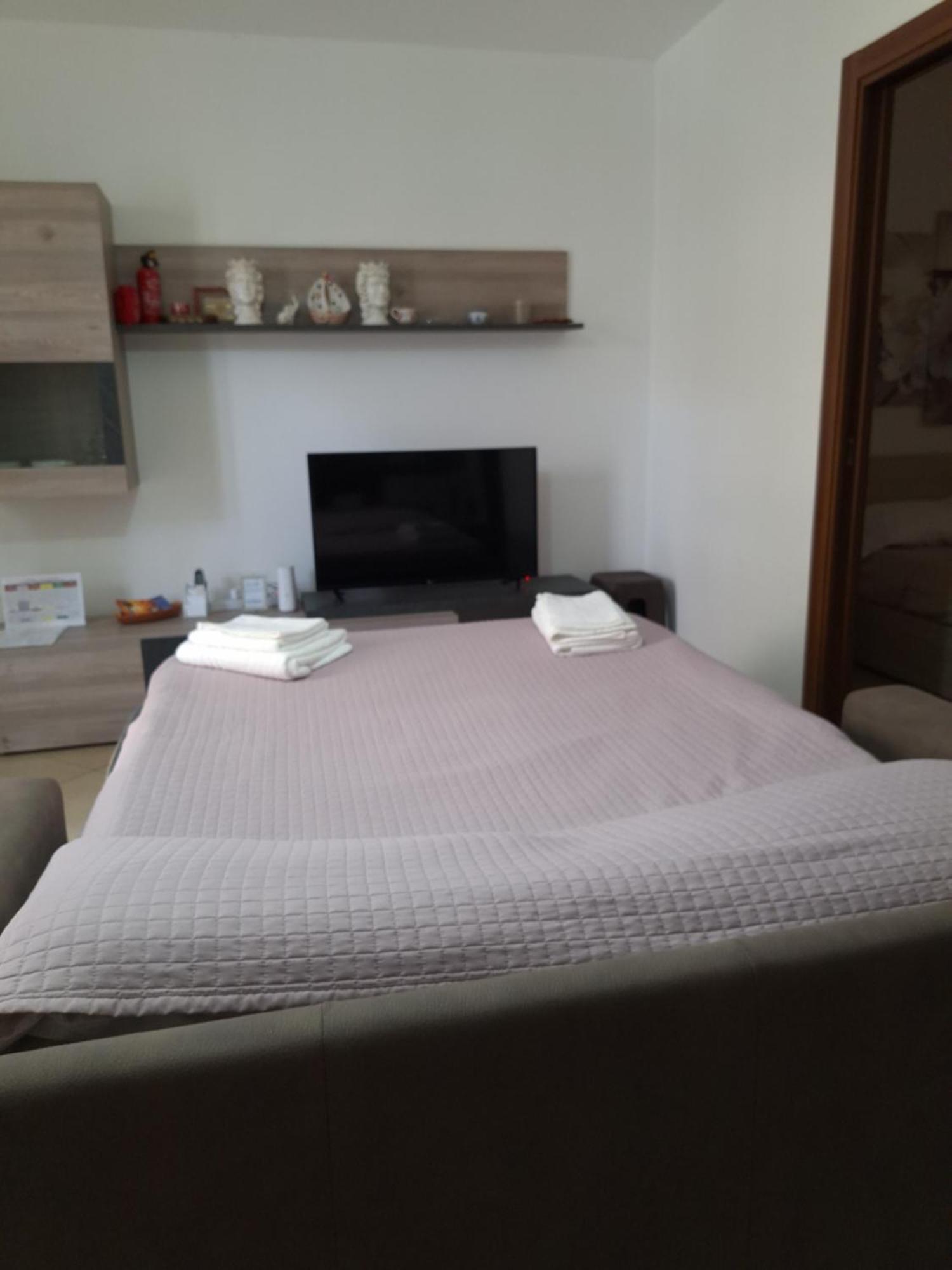 "Maretna" Apartment Mascali Bagian luar foto